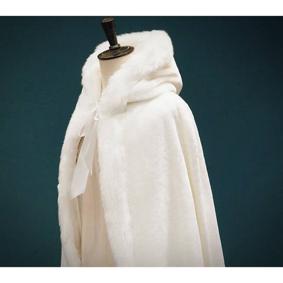 Faux Fur hooded cape, Faux Fur Bridal Wrap cape, White Wedding, Bridal Fur cape - Picture 5 of 10